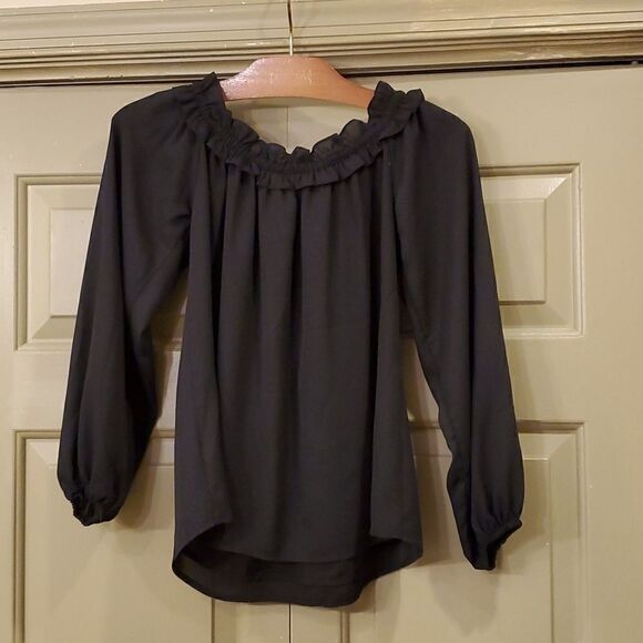 Sadie & Sage off shoulder black ruffle top - Picture 2 of 8